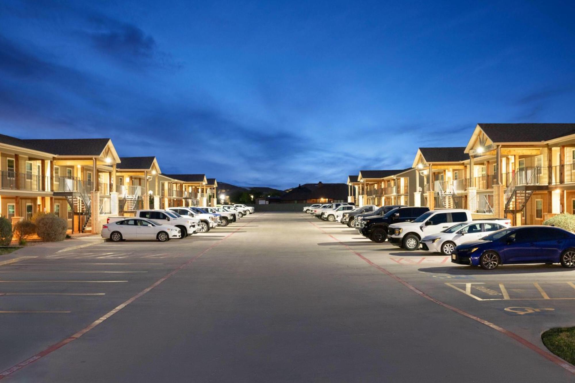 Eagle'S Den Suites Andrews A Travelodge By Wyndham Exterior photo